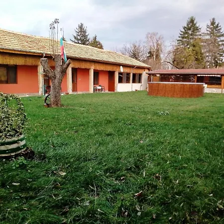 Charming With Pool, Tavern, And Barbecue Casa de hóspedes
