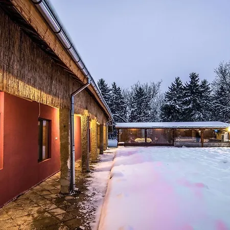 Casa de hóspedes Charming With Pool, Tavern, And Barbecue *